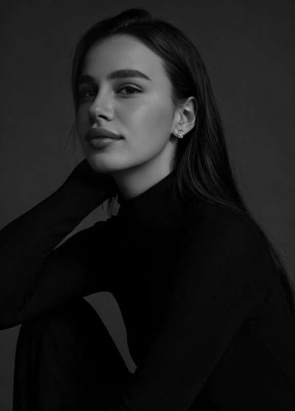 It is impossible to resist the magic of black color! Today I..