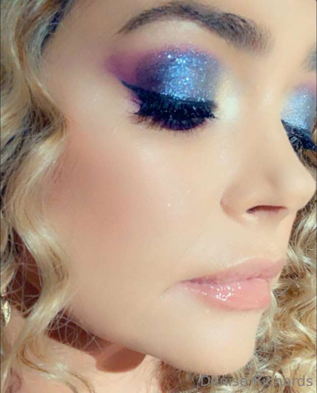 You can never go wrong with a full glam look ✨