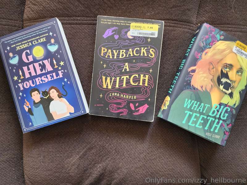 🎃📚Book Club!📚🎃 Alrighty! Heres this months poll for book clu..