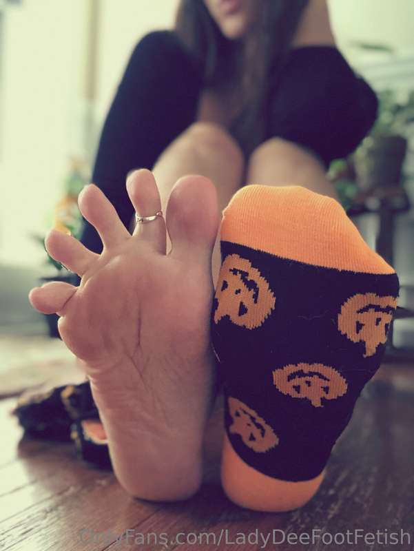 Happy Foot Fetish Friday! 👣Flashback to 2020 when I had a cu..