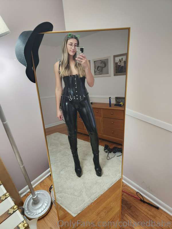collaredbabe image #0