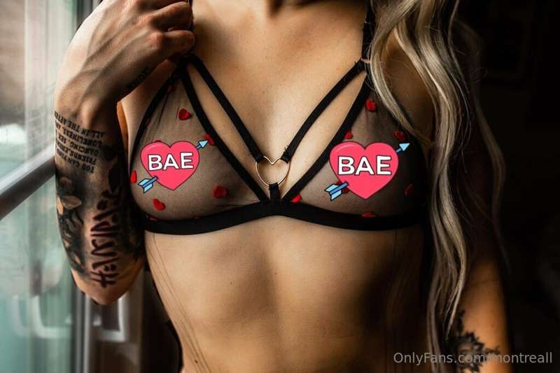 Like this photo and DM me your kinks for a special surprise ..