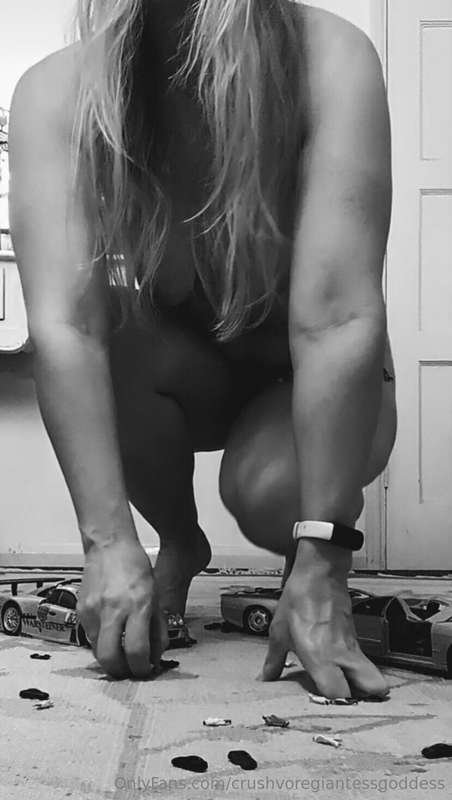 crushvoregiantessgoddess