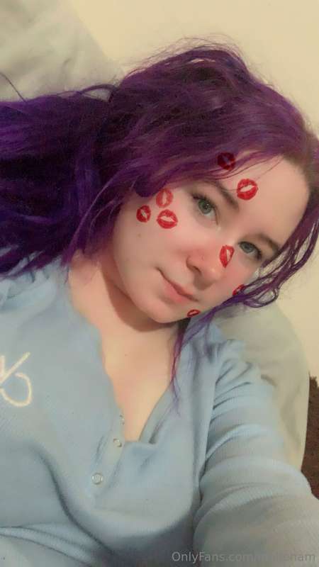 Hey there! My dms are wide open tonight 🙃 will you keep me c..