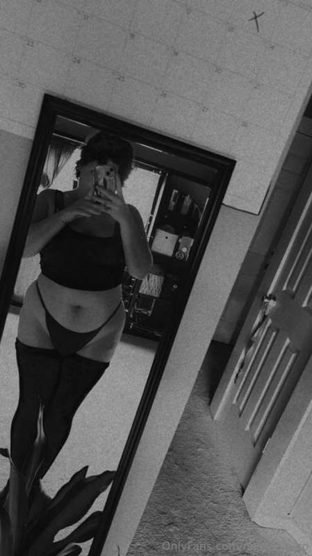 I’m in love with these thigh highs🖤