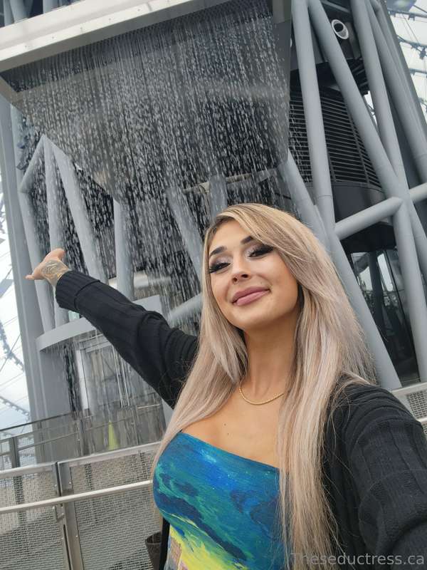 seductress image #4