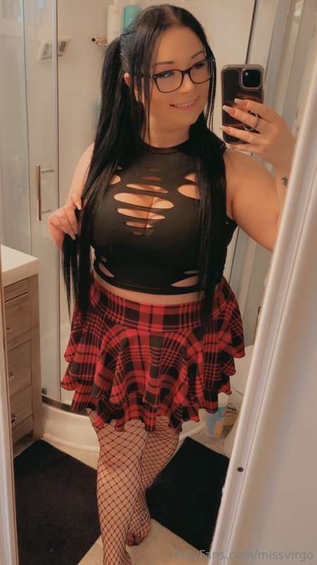 Hungover as fuck 🤪Need cuddles 🥰 But I looked so cute last n..
