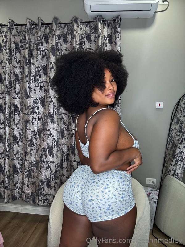 can i shake this fat ass for u, baby?🫣🍑
