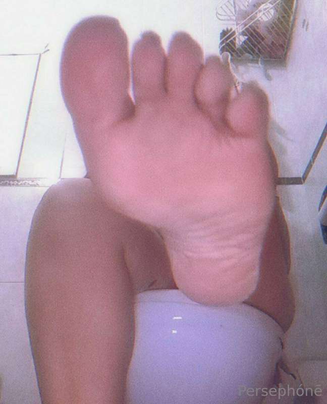 Baby, would you like me to jerk you off with my feet?  😈🍆👣
