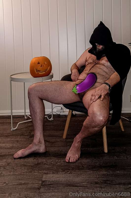 In celebration of the spooky season I took a bunch of pictur..