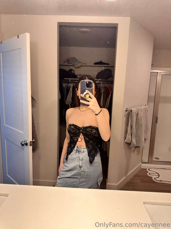 DM for some fun😘😘