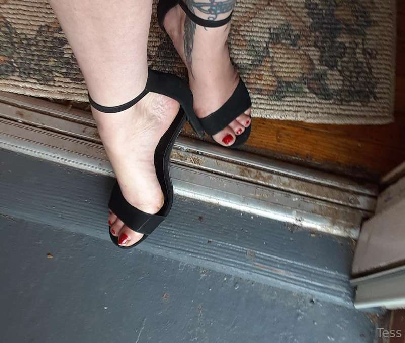 Don't I have absolutely gorgeous feet