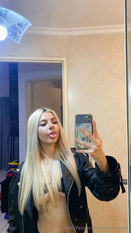 emma.carrie