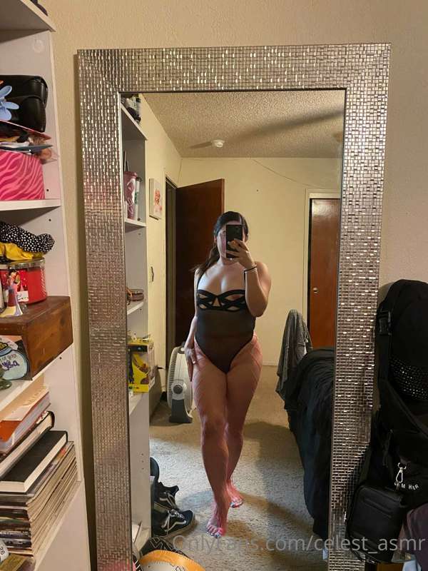 Fish nets and lingerie. My favorite 😘