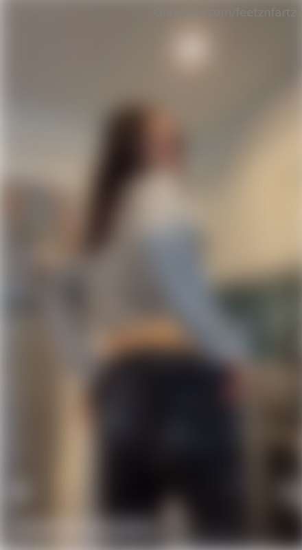 Booty crack peepin, Thanksgiving meal seepin. Want to give i..