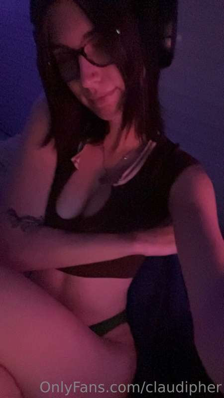 give me ur attention :c