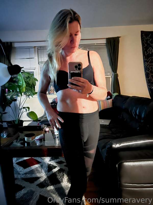 Feeling so sexy on a Saturday night !!! 💋 DM me your dirty l..