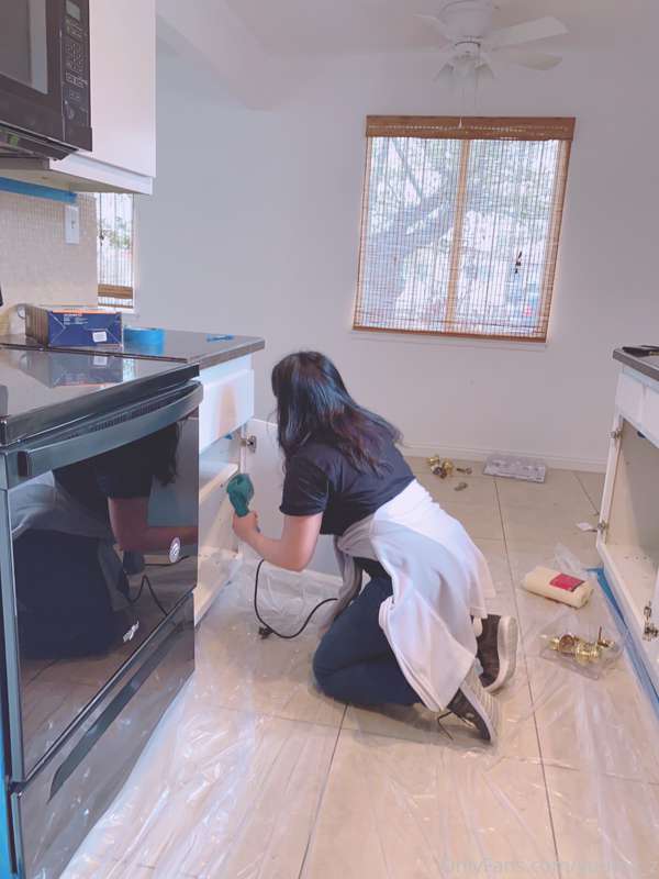 Its not lewd I know but im feeling sexy today doing diy kitc..