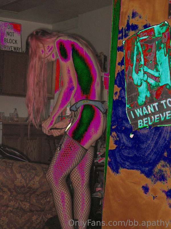 ***❕HAPPY FRIDAY, FREAKS❕***

some cutie candids of me getti..
