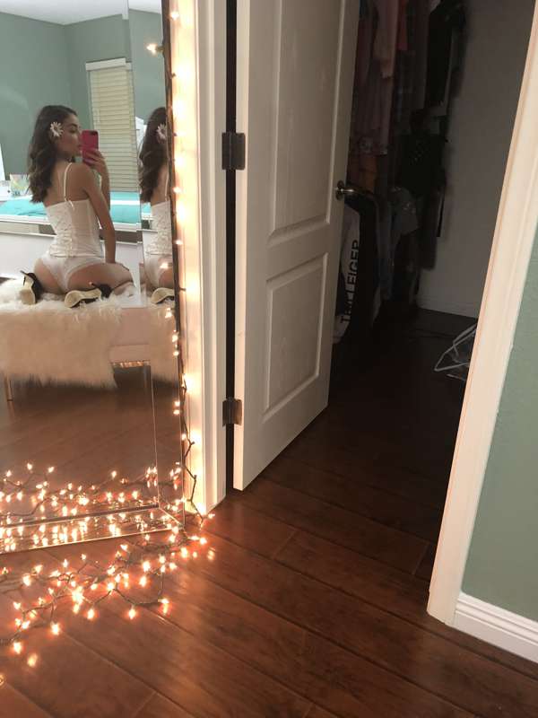 Photo 19 de Emily Willis sur Tocromo