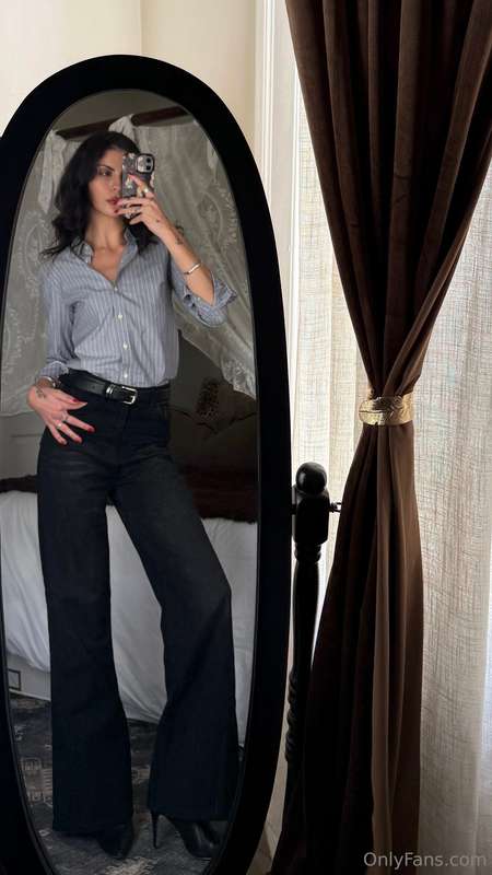 Are you into button ups on girls? 🤭