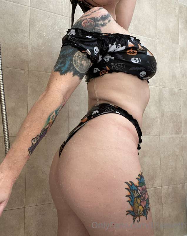 Want to see me take a shower and get all wet and drippy?? Th..