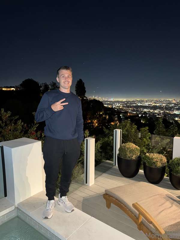 late nights & city lights. peace, love, and a view that does..