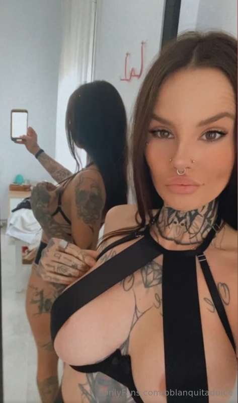 Hi, I'm @mia_arabella I'm 26 years old and I love to see you..