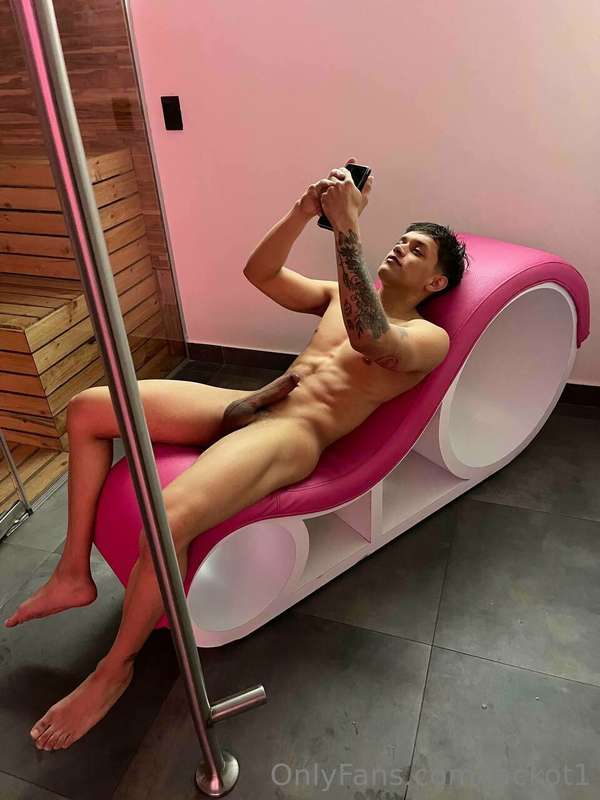 Quién me tomó está foto, me invitó a un trío y lo hice. Me g..