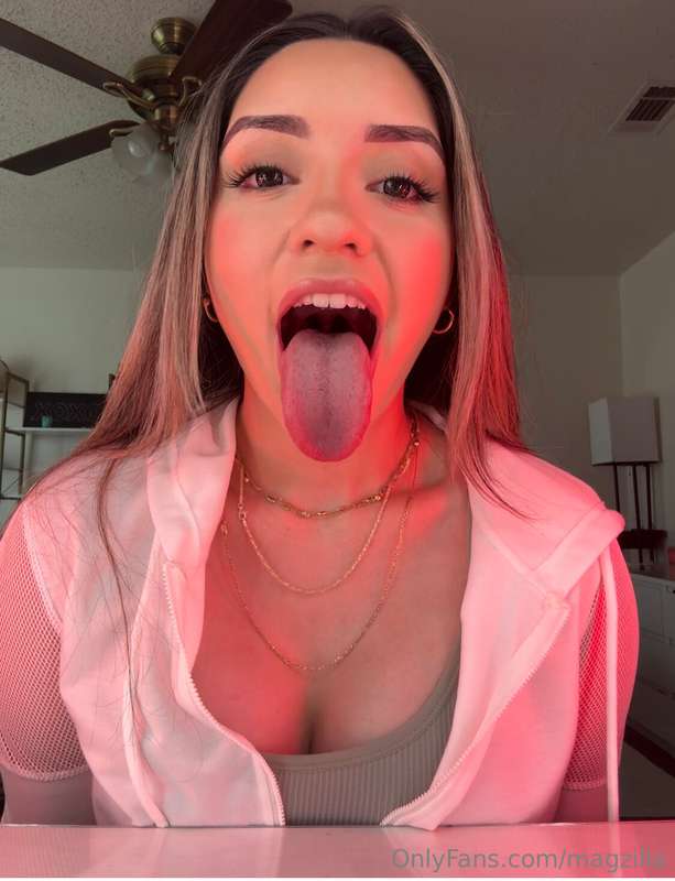 Where are my tongue lovers at?