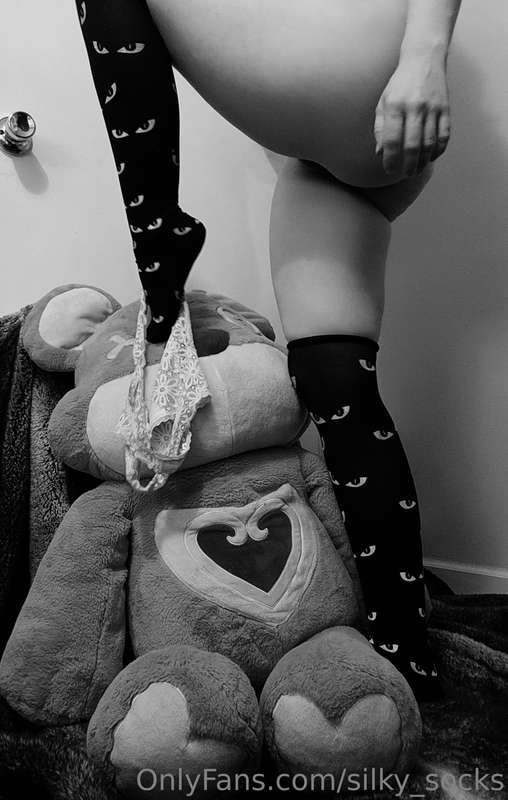 Playtime with Tibbers part 2!😻
Darling you can watch me slid..
