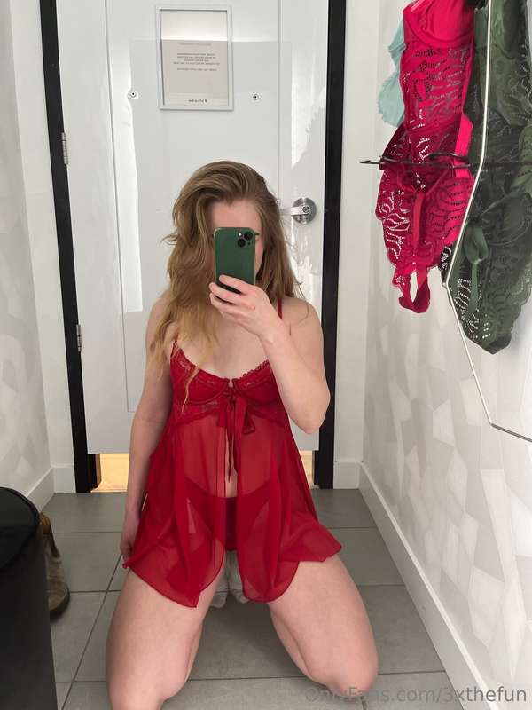Blondie is looking sexy in red😍 Ps. I started my morning to ..