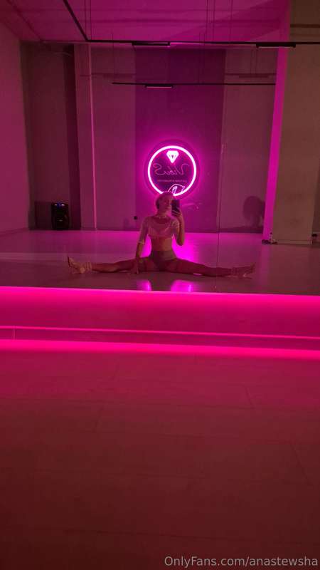 Do you like it when I do this with my legs?)😏❤️‍🔥