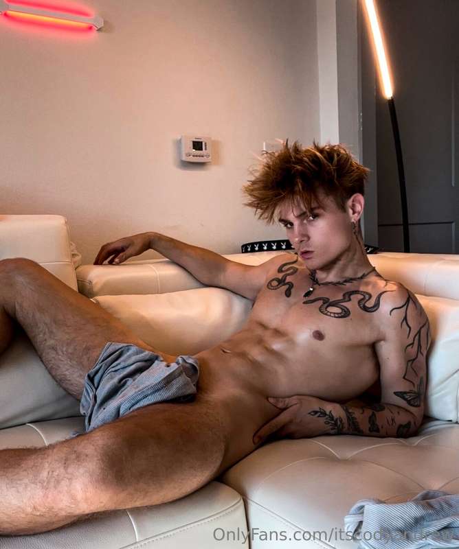 Plenty of room on this couch for the both of us😜