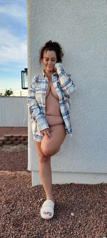 Happy milf Monday!! Don't miss the rest of this hot set we d..