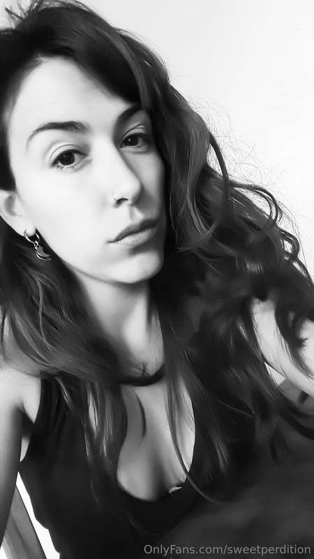 What do you think about photos in Black&White? @onlyfanscrea..