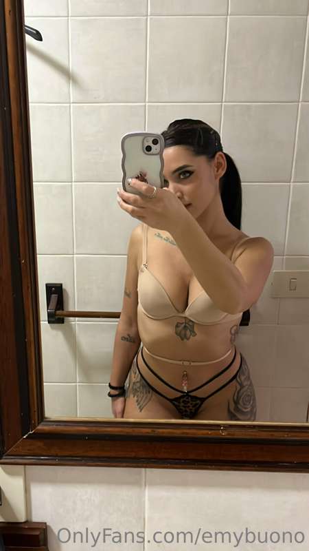 Buongiorno porcellini miei 😈 …
Questa notte ci ho dato dentr..