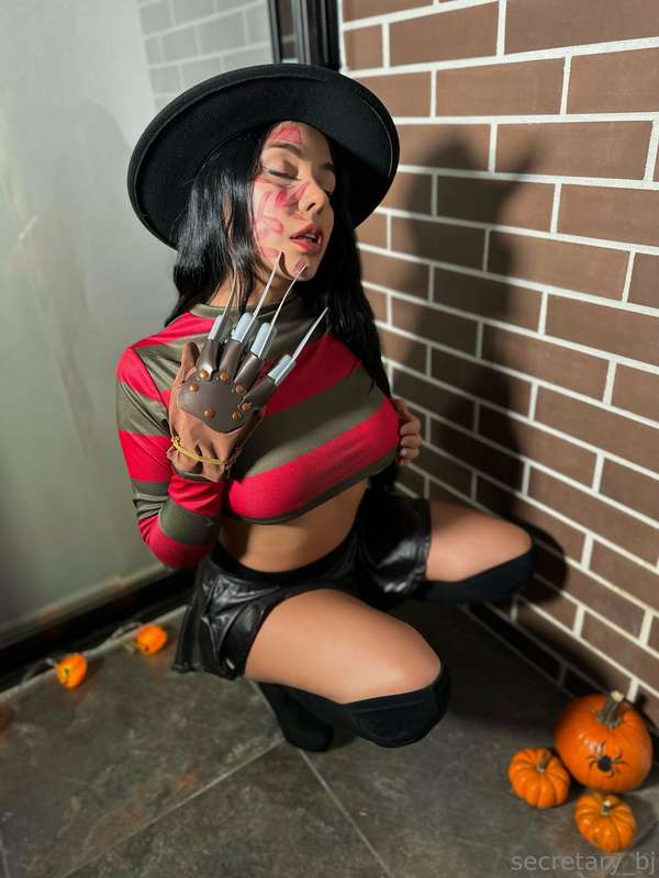 Tonight I will be in your DREAMS . 🌪️🔥🍆♨️🎃👻

Esta noche esta..