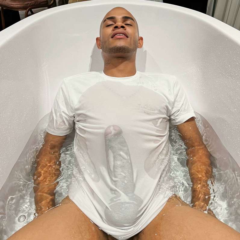 @Roy_Rodriguez
Dominant 😈Hot 🥵 Gay 🌈 Latin🧑🏽‍🦲Top 👑 Killer a..