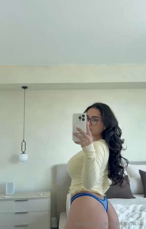 🤓 Hey babe! Hit my DMs for my latest content 🫶🏼✨