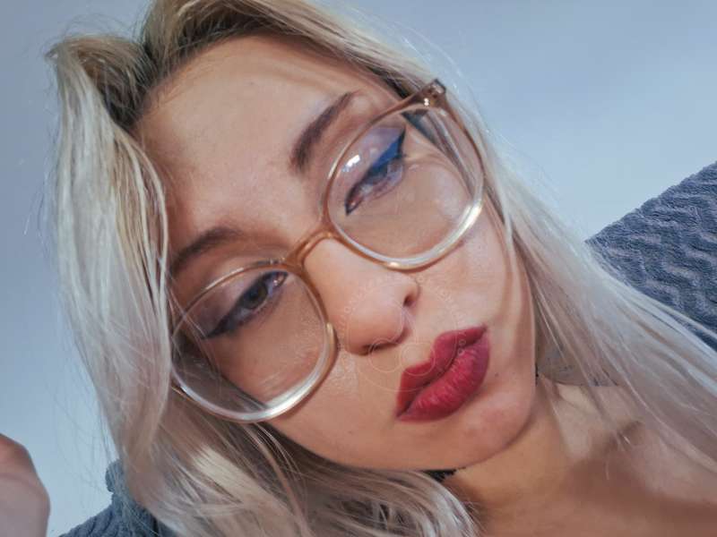 Are you team glasses or not? 😉✨