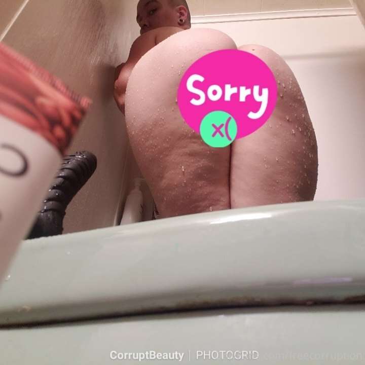 Sexy shower time! With my favorite dragon dick 🤤 worked myse..