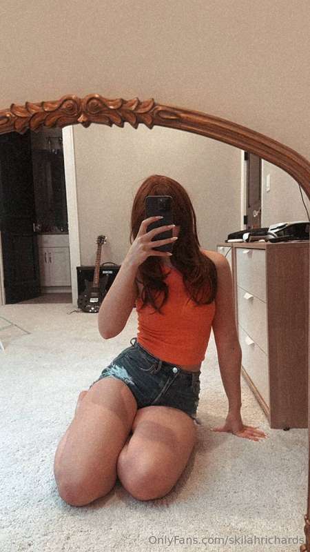 I wanna play baby but I need your help 😜