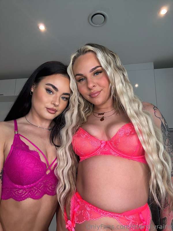 Looking for a threesome partner