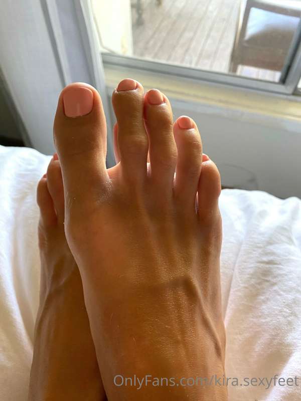 kira.sexyfeet
