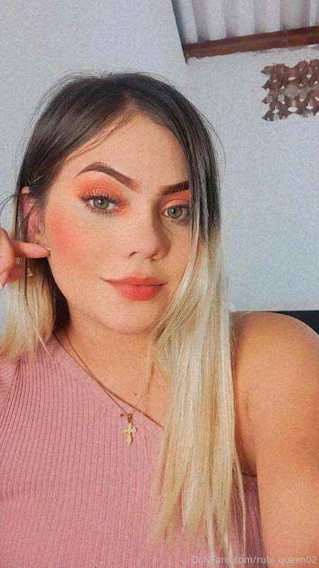 @roxdiaz Follow my bitch friend 🔥Will give a video for free ..