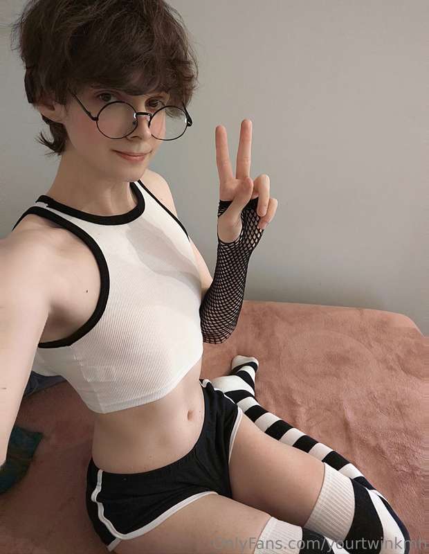 Am I boyfriend material? :3
