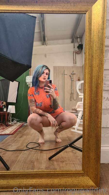 Behind the scenes on a shoot wearing my favourite orange dre..