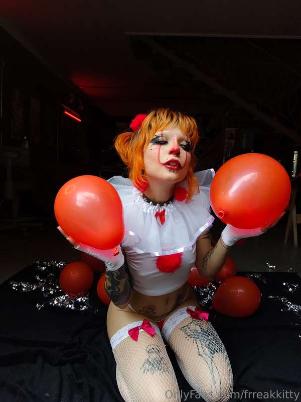 Are you into clown girls? 🎈
