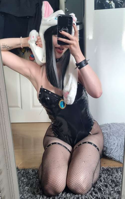 Your favorite emo kitten <3